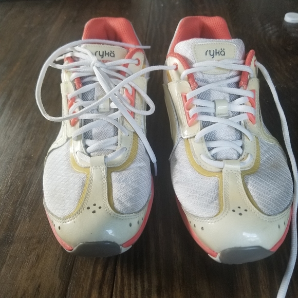 Ryka running shoes peach and creme - Picture 2 of 5